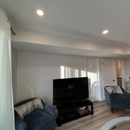 One-Bedroom Unit At Vista Hill 워털루 외부 사진