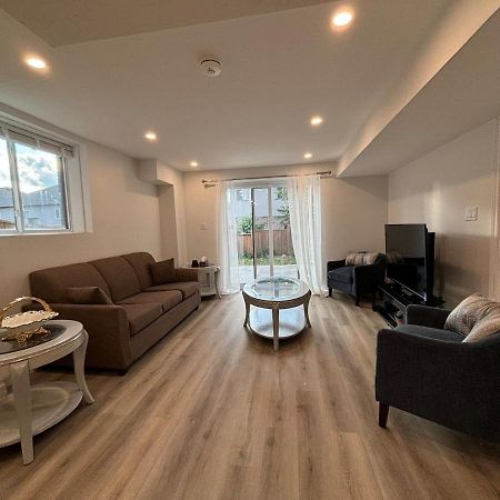 One-Bedroom Unit At Vista Hill 워털루 외부 사진