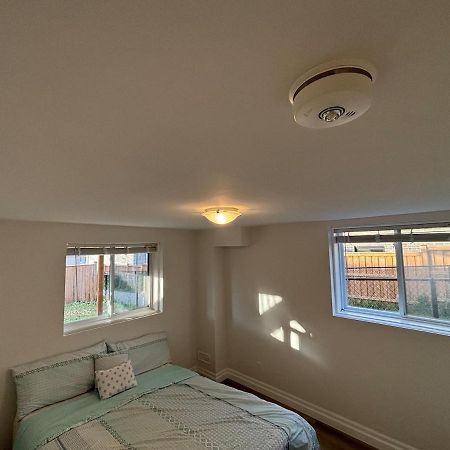 One-Bedroom Unit At Vista Hill 워털루 외부 사진
