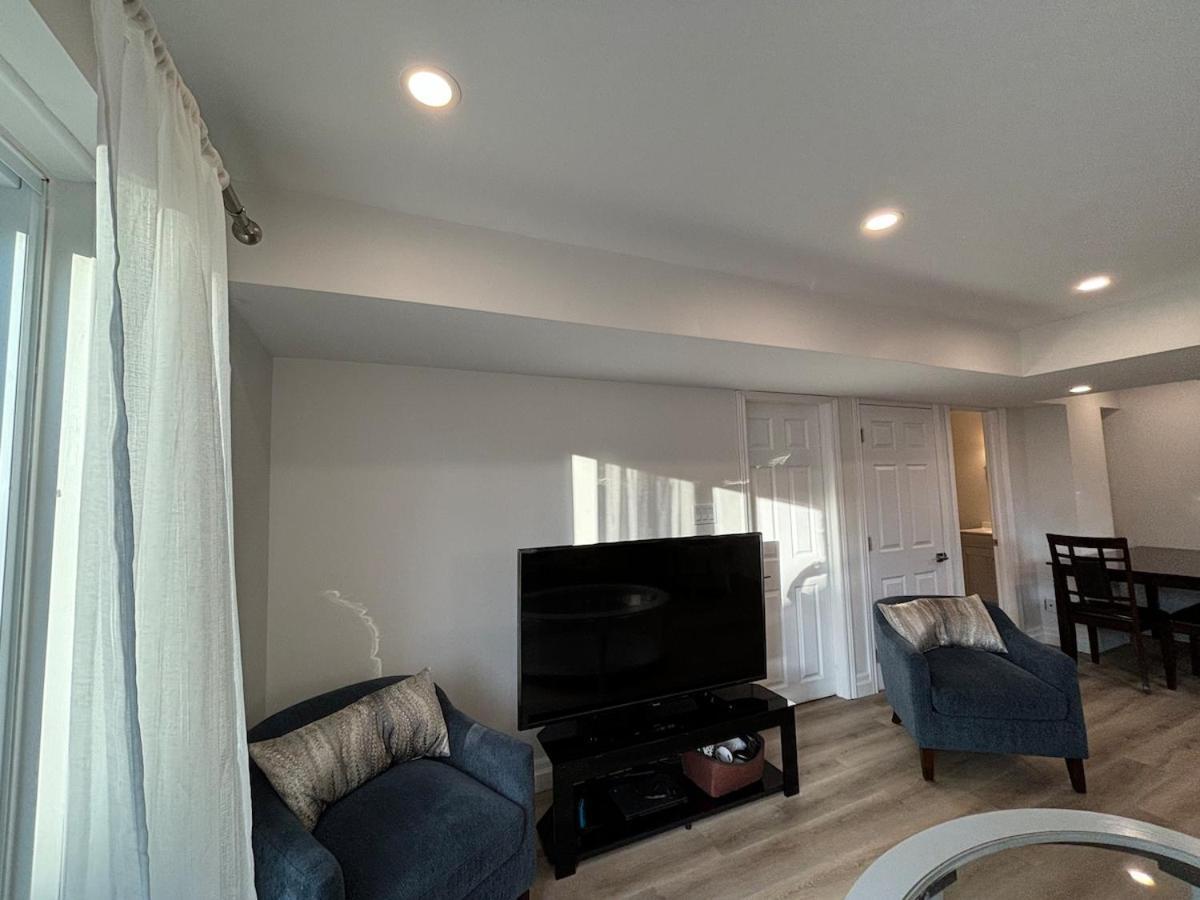 One-Bedroom Unit At Vista Hill 워털루 외부 사진