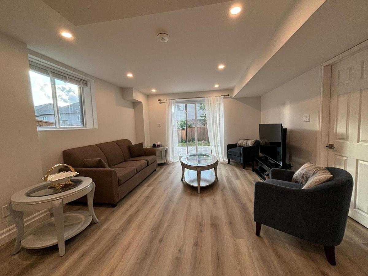 One-Bedroom Unit At Vista Hill 워털루 외부 사진