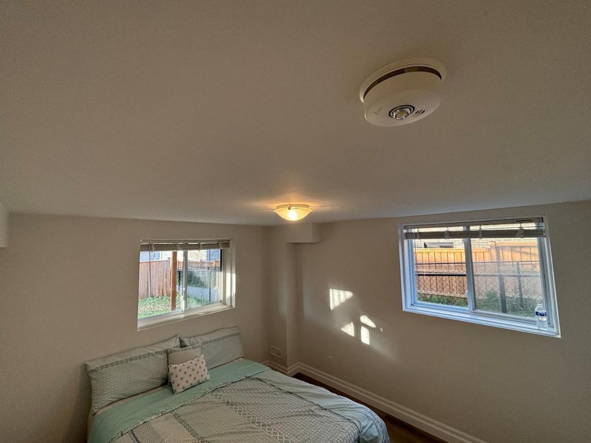 One-Bedroom Unit At Vista Hill 워털루 외부 사진
