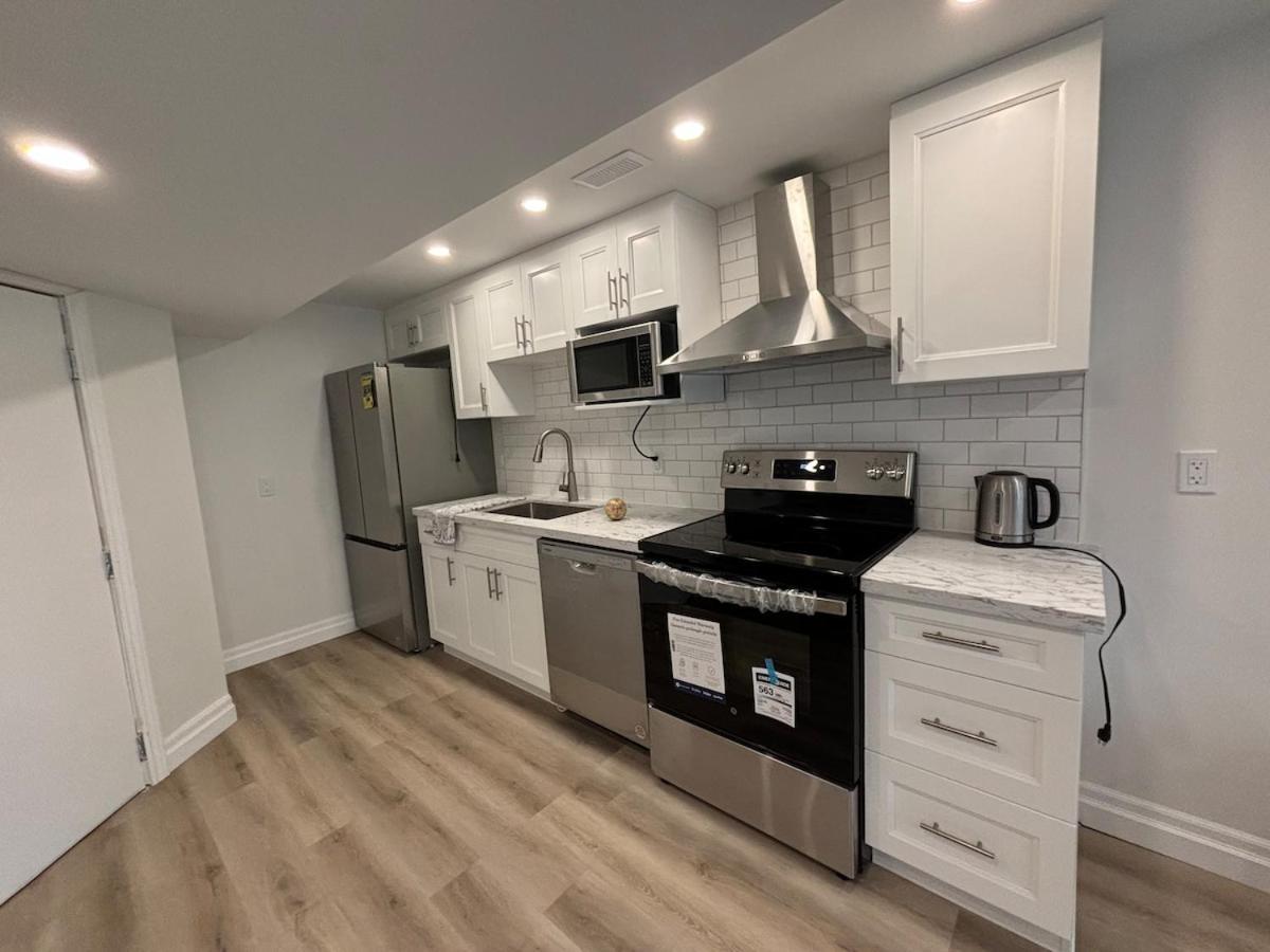 One-Bedroom Unit At Vista Hill 워털루 외부 사진