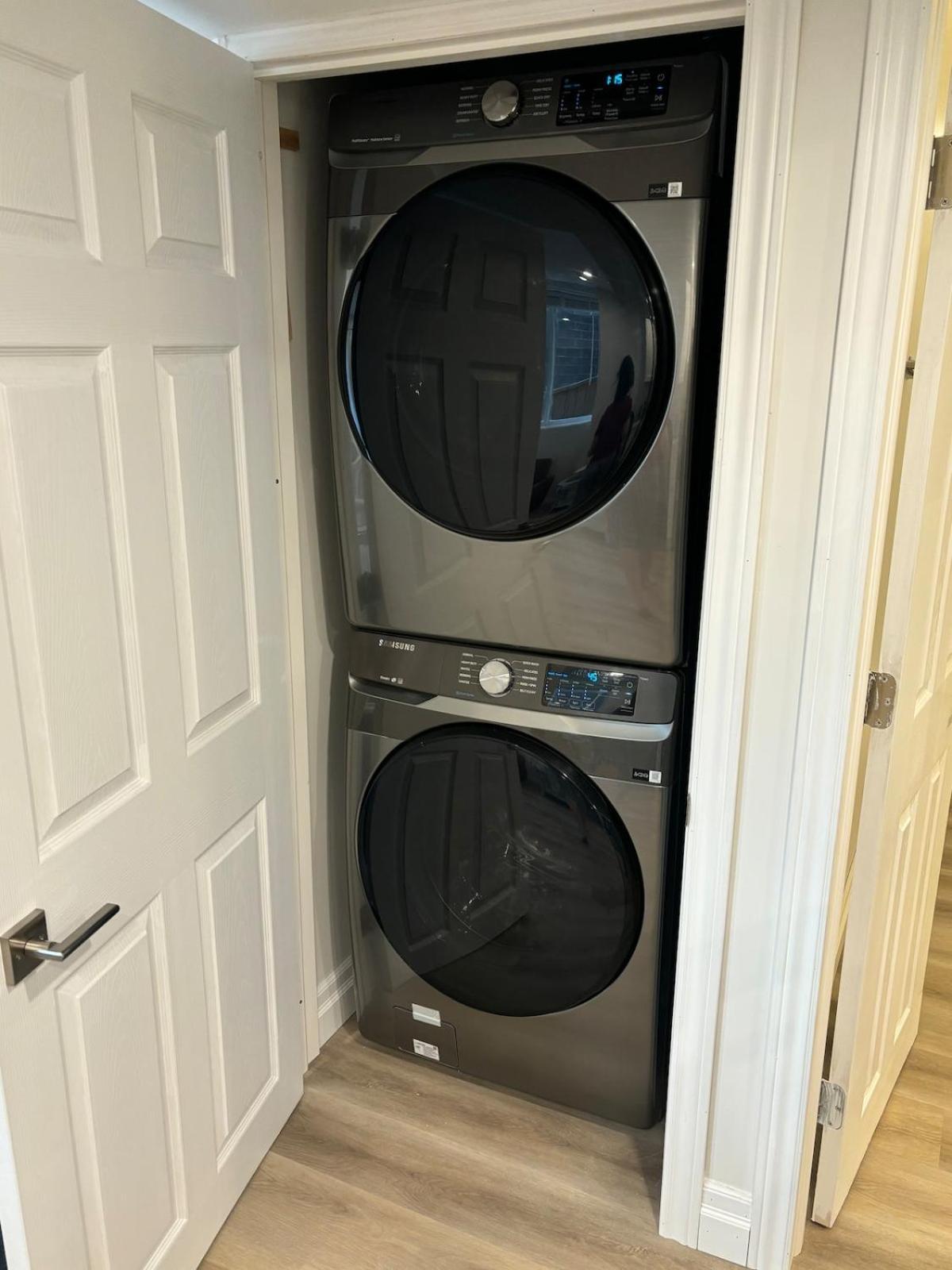 One-Bedroom Unit At Vista Hill 워털루 외부 사진